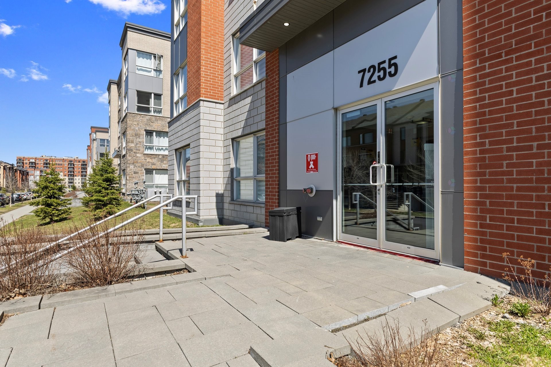 









7255


Rue de Lunan

, 223,
Brossard,




QC
J4Y0N4

