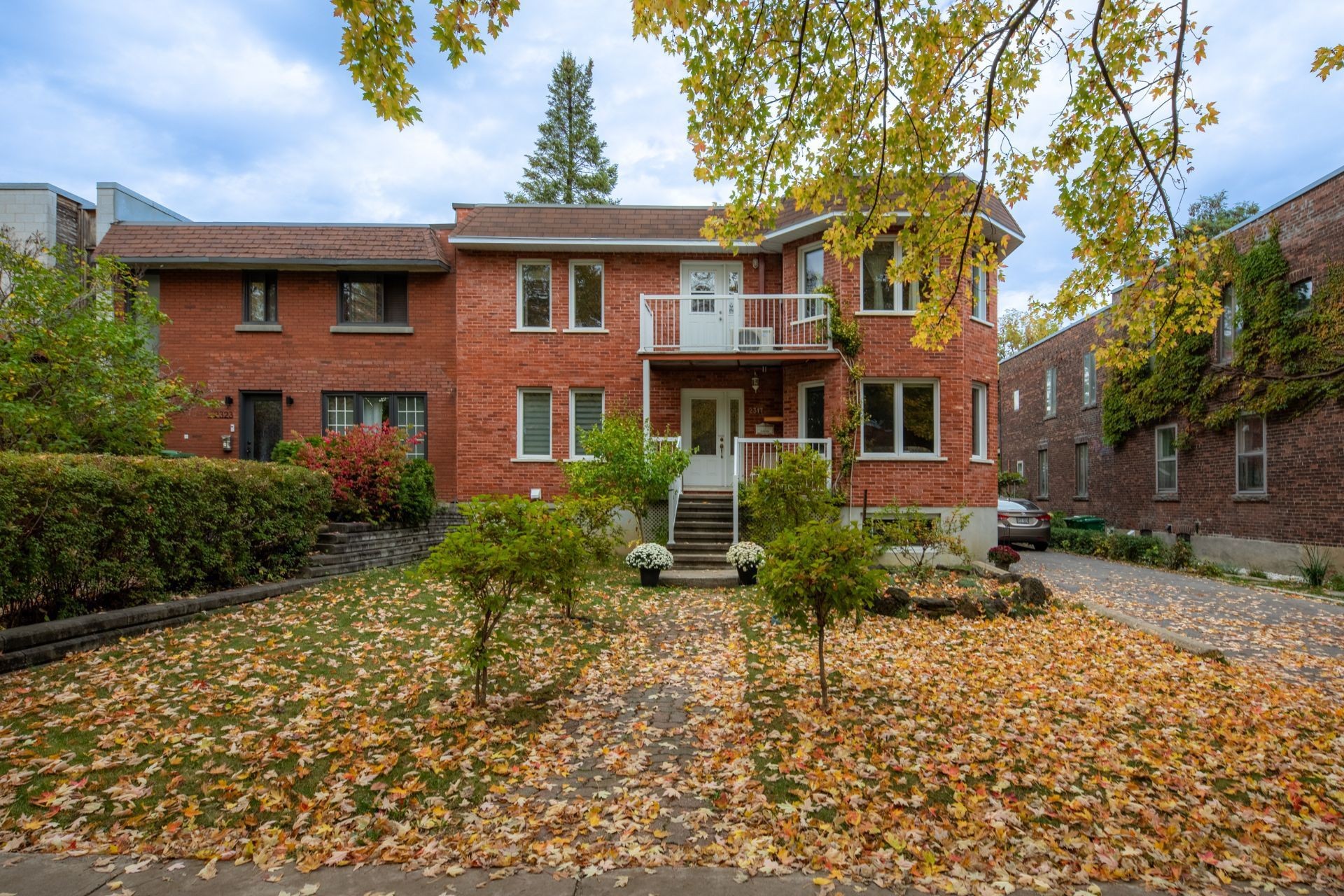 









2315

 - 2317


Boul. Grand

,
Montréal (Côte-des-Neiges/Notre-Dame-de-Grâce),




QC
H4B2X1

