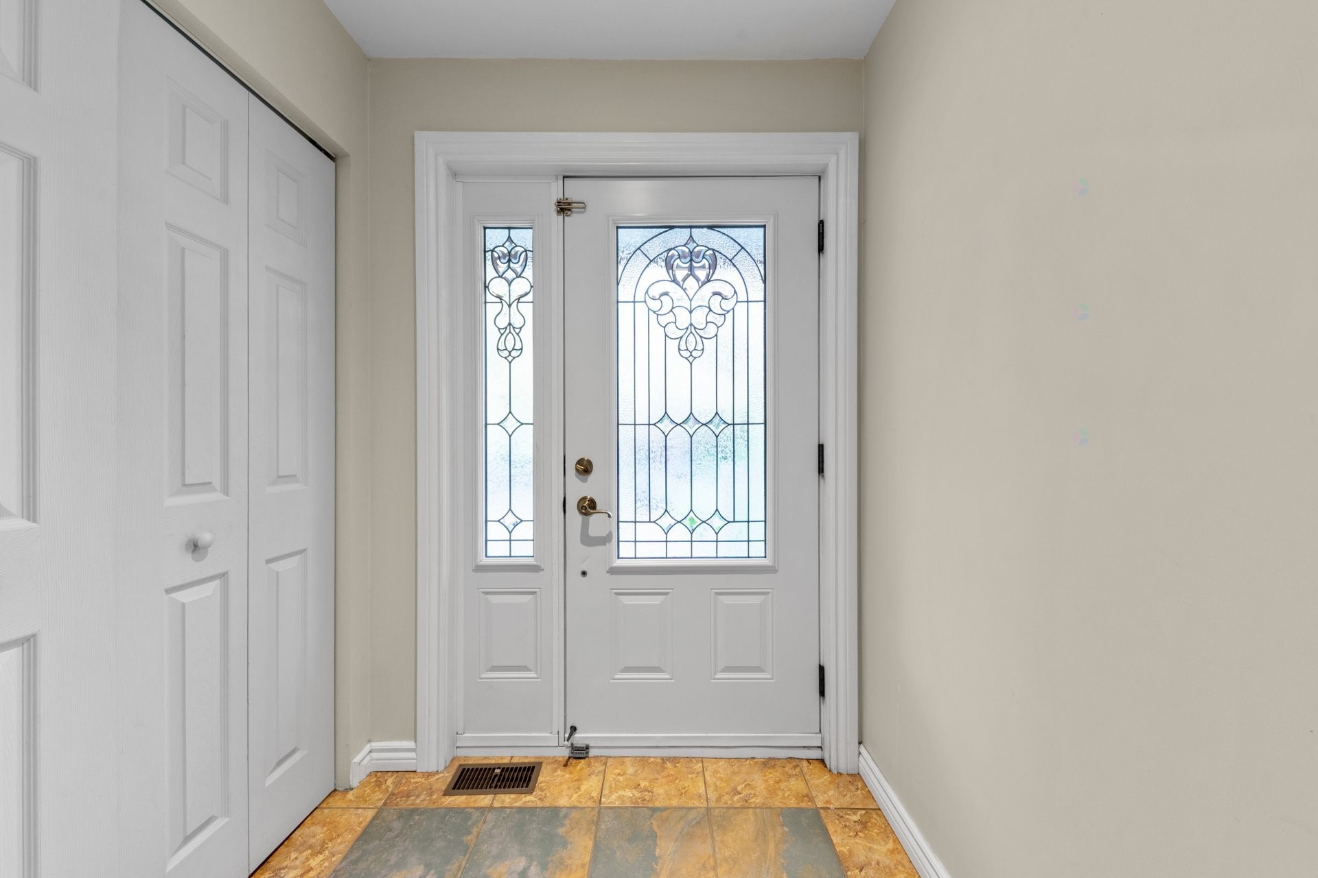 









2315

 - 2317


Boul. Grand

,
Montréal (Côte-des-Neiges/Notre-Dame-de-Grâce),




QC
H4B2X1

