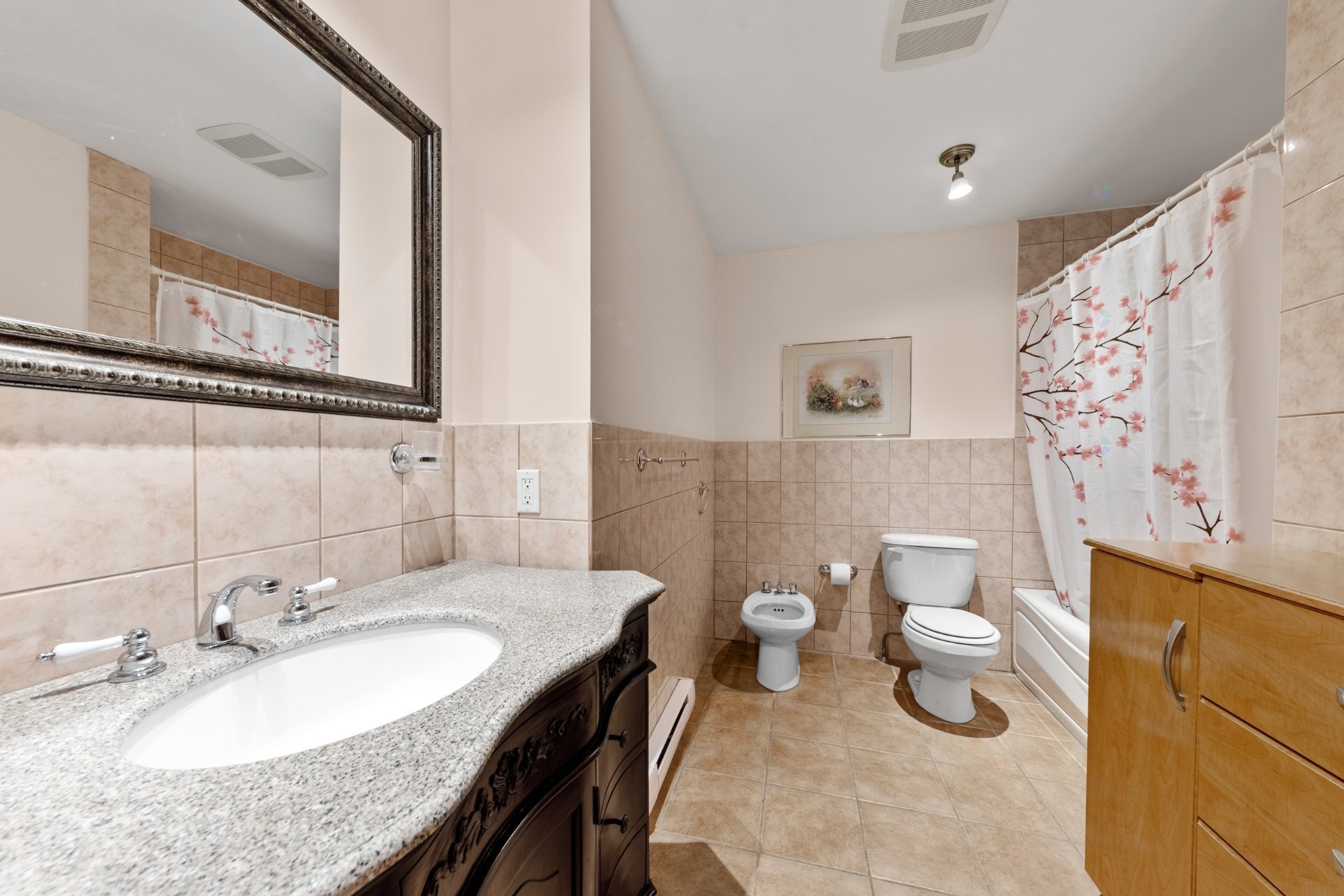 









2315

 - 2317


Boul. Grand

,
Montréal (Côte-des-Neiges/Notre-Dame-de-Grâce),




QC
H4B2X1

