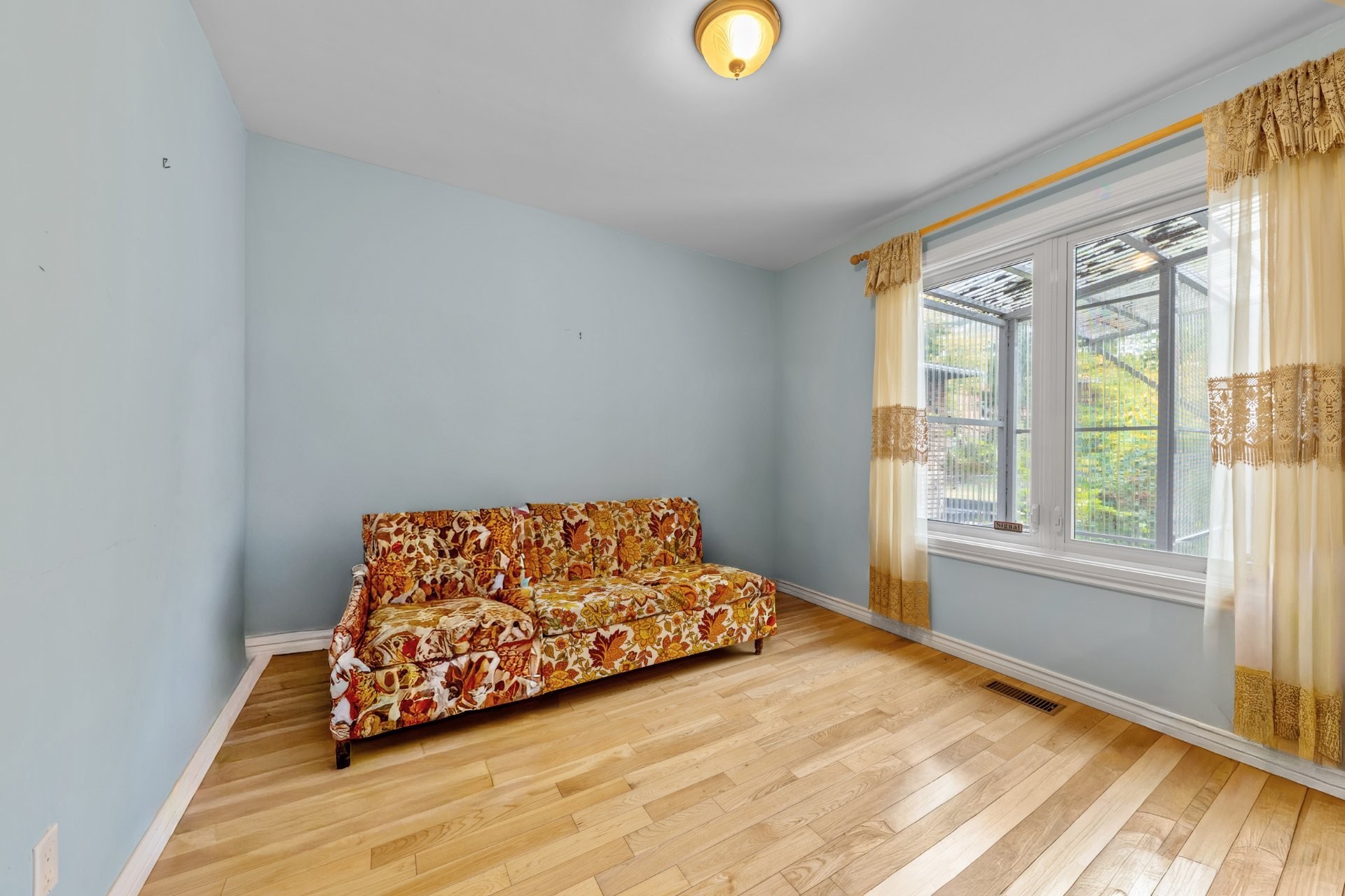 









2315

 - 2317


Boul. Grand

,
Montréal (Côte-des-Neiges/Notre-Dame-de-Grâce),




QC
H4B2X1

