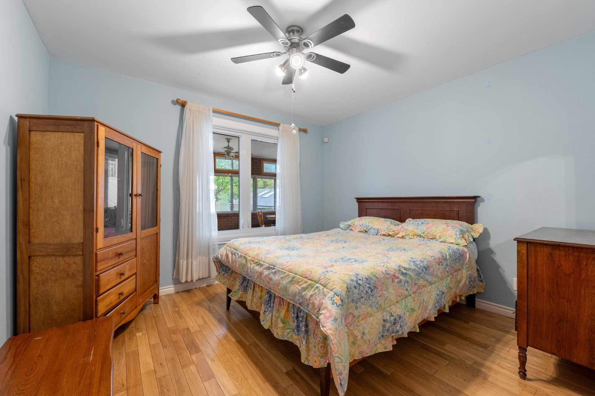 









2315

 - 2317


Boul. Grand

,
Montréal (Côte-des-Neiges/Notre-Dame-de-Grâce),




QC
H4B2X1

