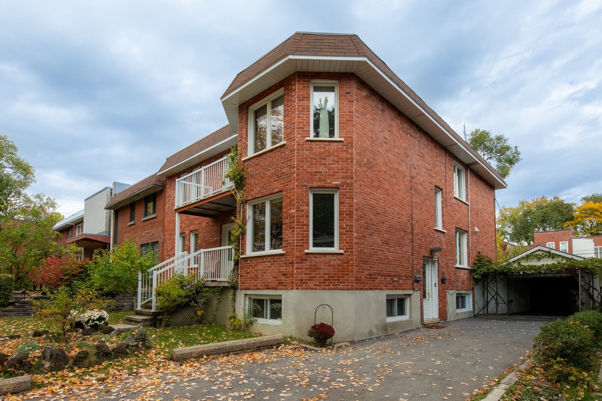 









2315

 - 2317


Boul. Grand

,
Montréal (Côte-des-Neiges/Notre-Dame-de-Grâce),




QC
H4B2X1

