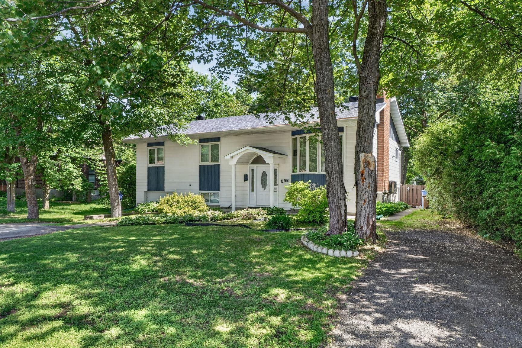 









598


Rue de Versailles

,
Blainville,




QC
J7C2S2


