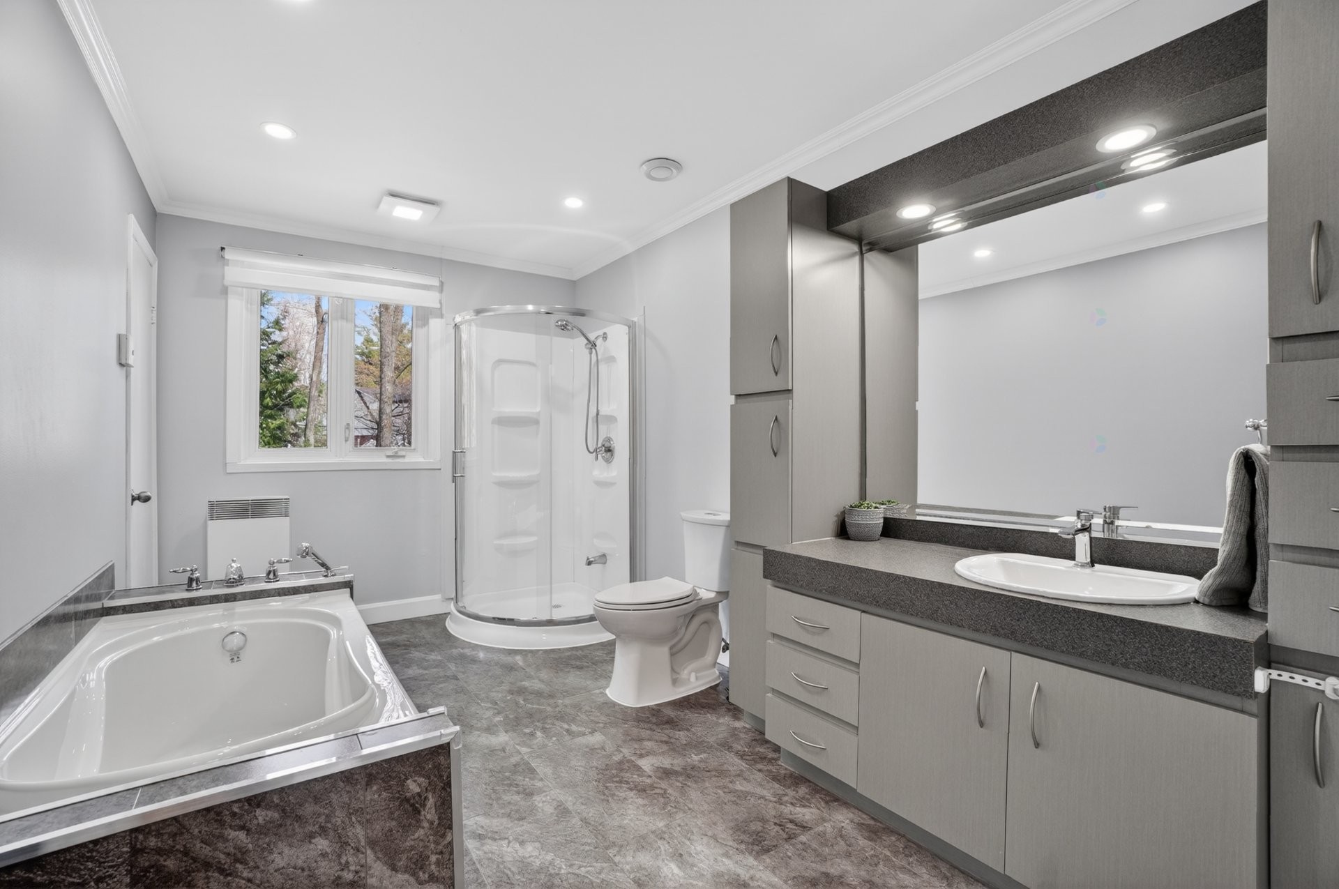 









598


Rue de Versailles

,
Blainville,




QC
J7C2S2

