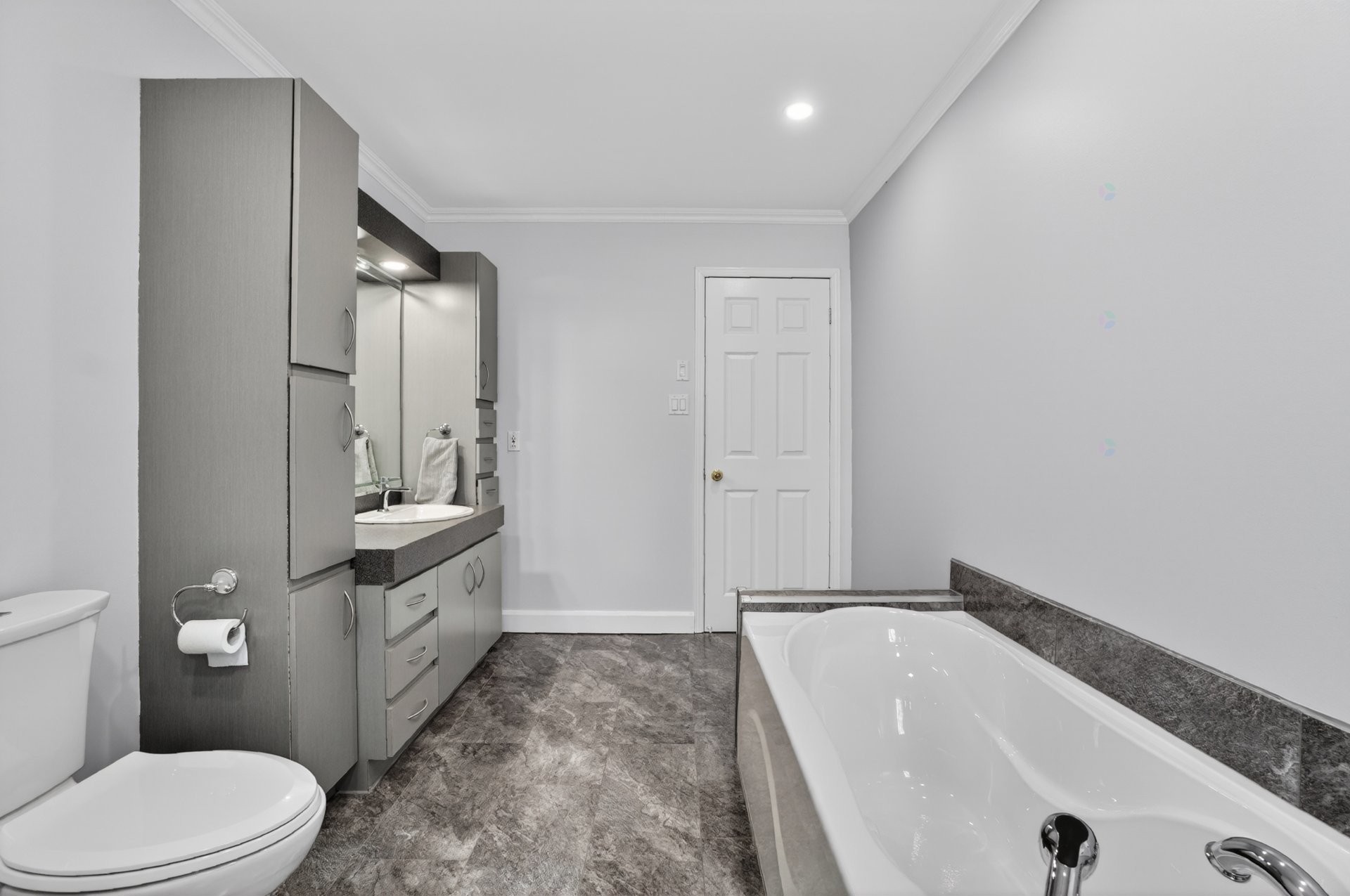 









598


Rue de Versailles

,
Blainville,




QC
J7C2S2

