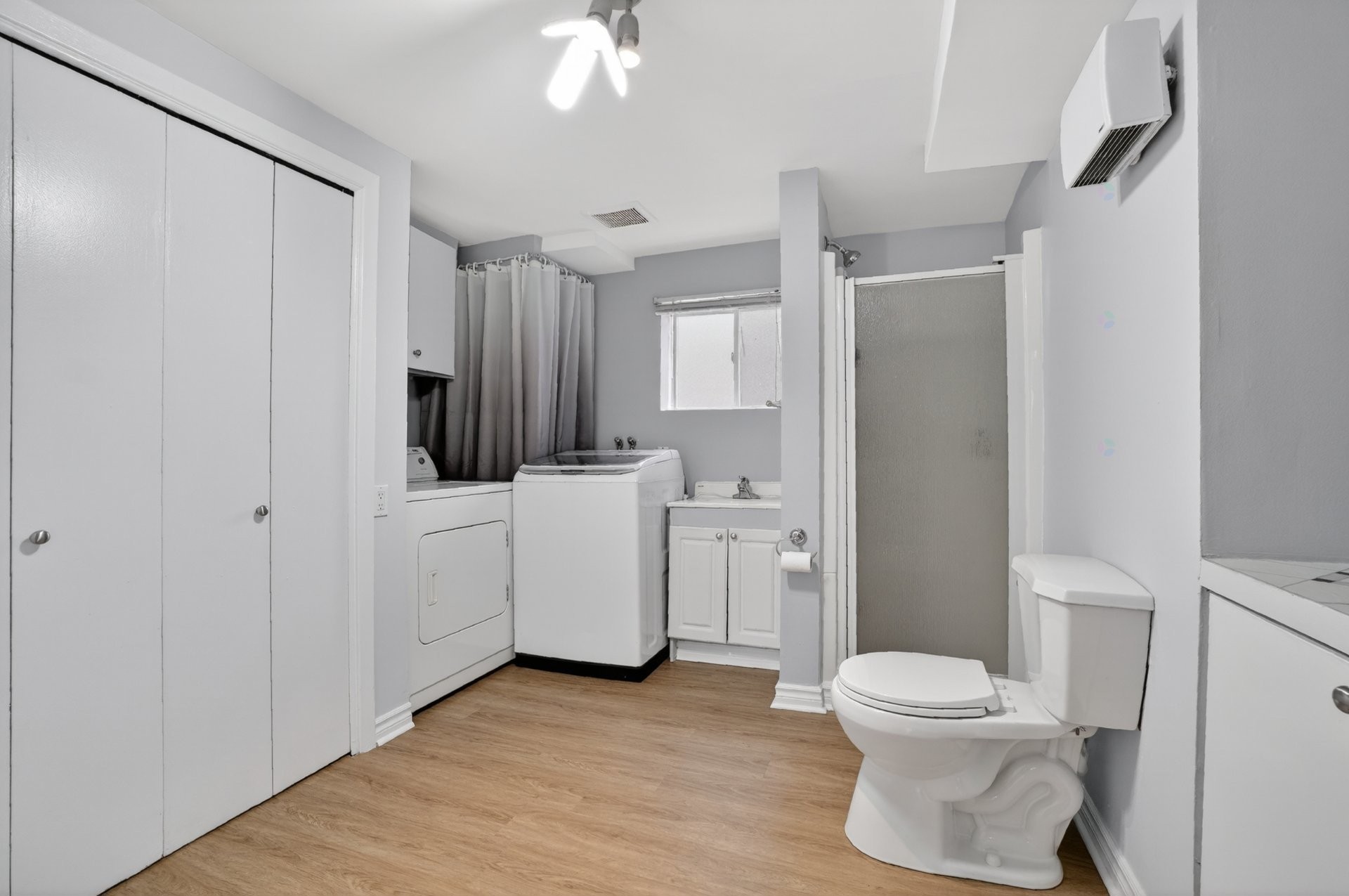 









598


Rue de Versailles

,
Blainville,




QC
J7C2S2


