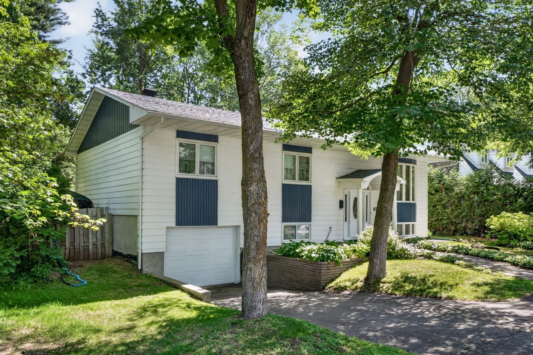 









598


Rue de Versailles

,
Blainville,




QC
J7C2S2

