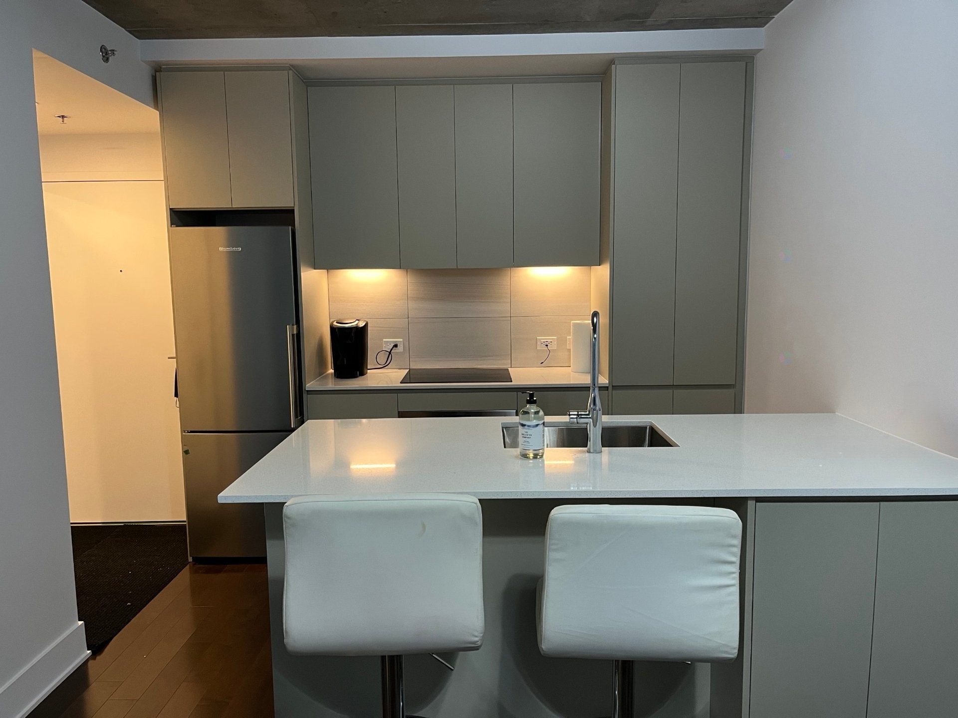 









2320


Rue Tupper

, 411,
Montréal (Ville-Marie),




QC
H3H0B8

