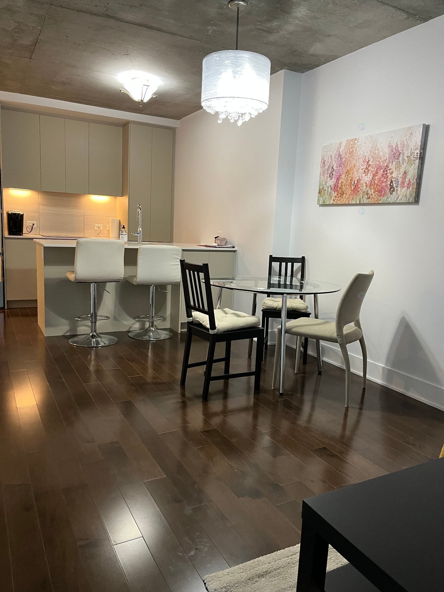 









2320


Rue Tupper

, 411,
Montréal (Ville-Marie),




QC
H3H0B8

