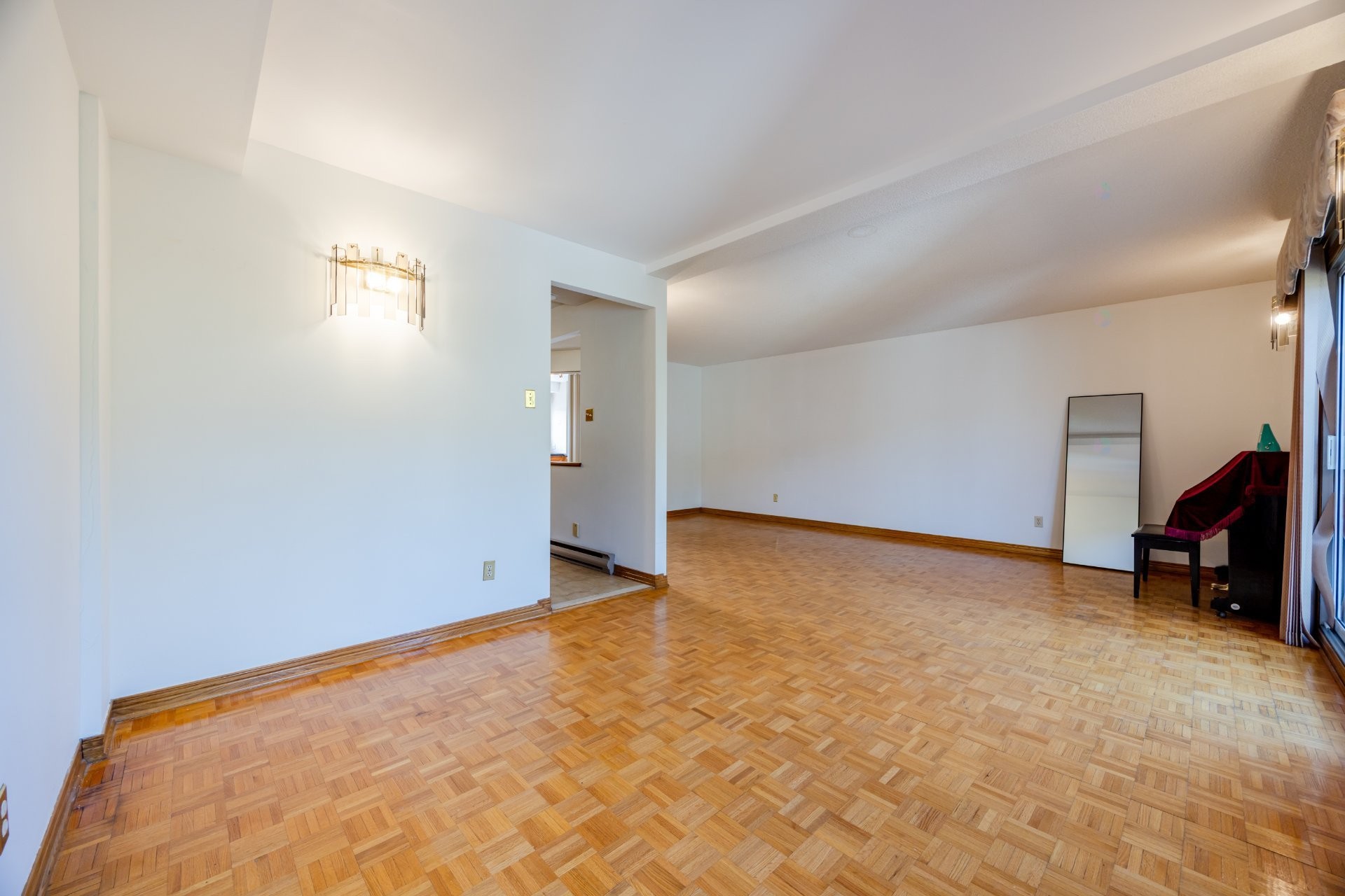 









5698


Rue Hector-Desloges

,
Montréal (Rosemont/La Petite-Patrie),




QC
H1T3Z6

