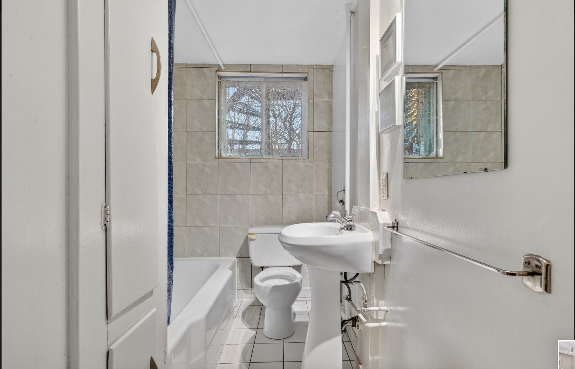 









5150A


Av. Coolbrook

,
Montréal (Côte-des-Neiges/Notre-Dame-de-Grâce),




QC
H3X2L1

