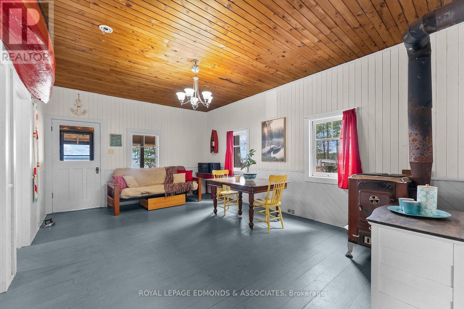












3696 ROUND LAKE ROAD

,
Killaloe, Hagarty and Richards,




Ontario
K0J2A0

