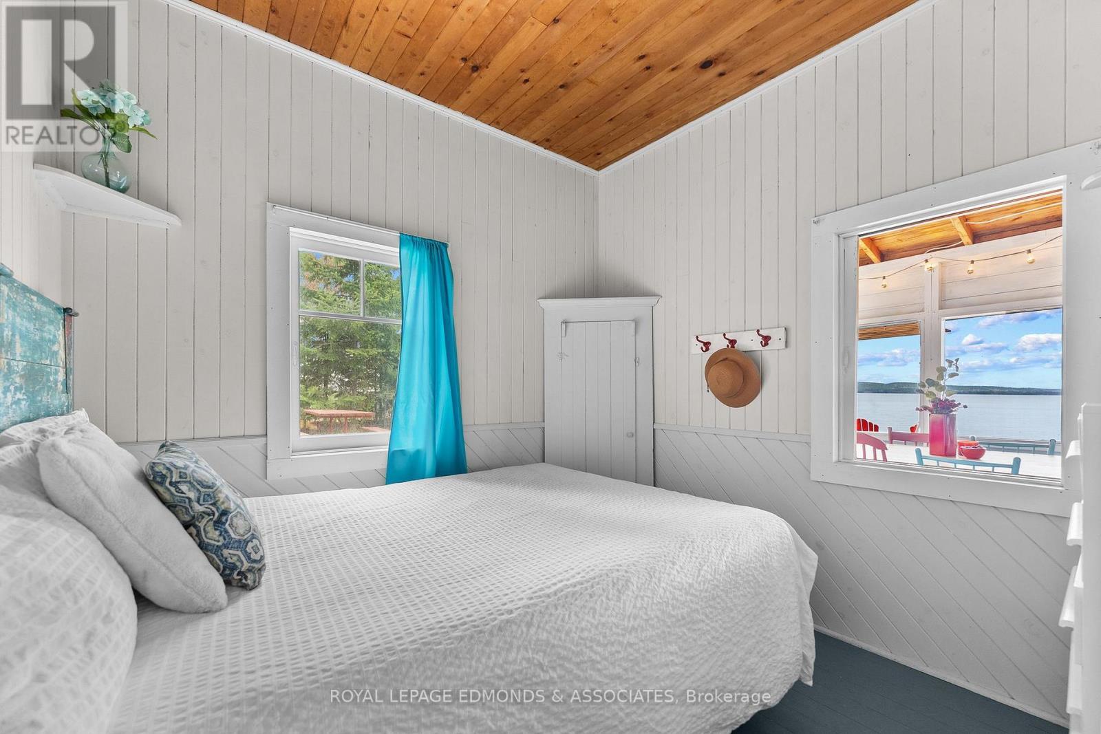 












3696 ROUND LAKE ROAD

,
Killaloe, Hagarty and Richards,




Ontario
K0J2A0

