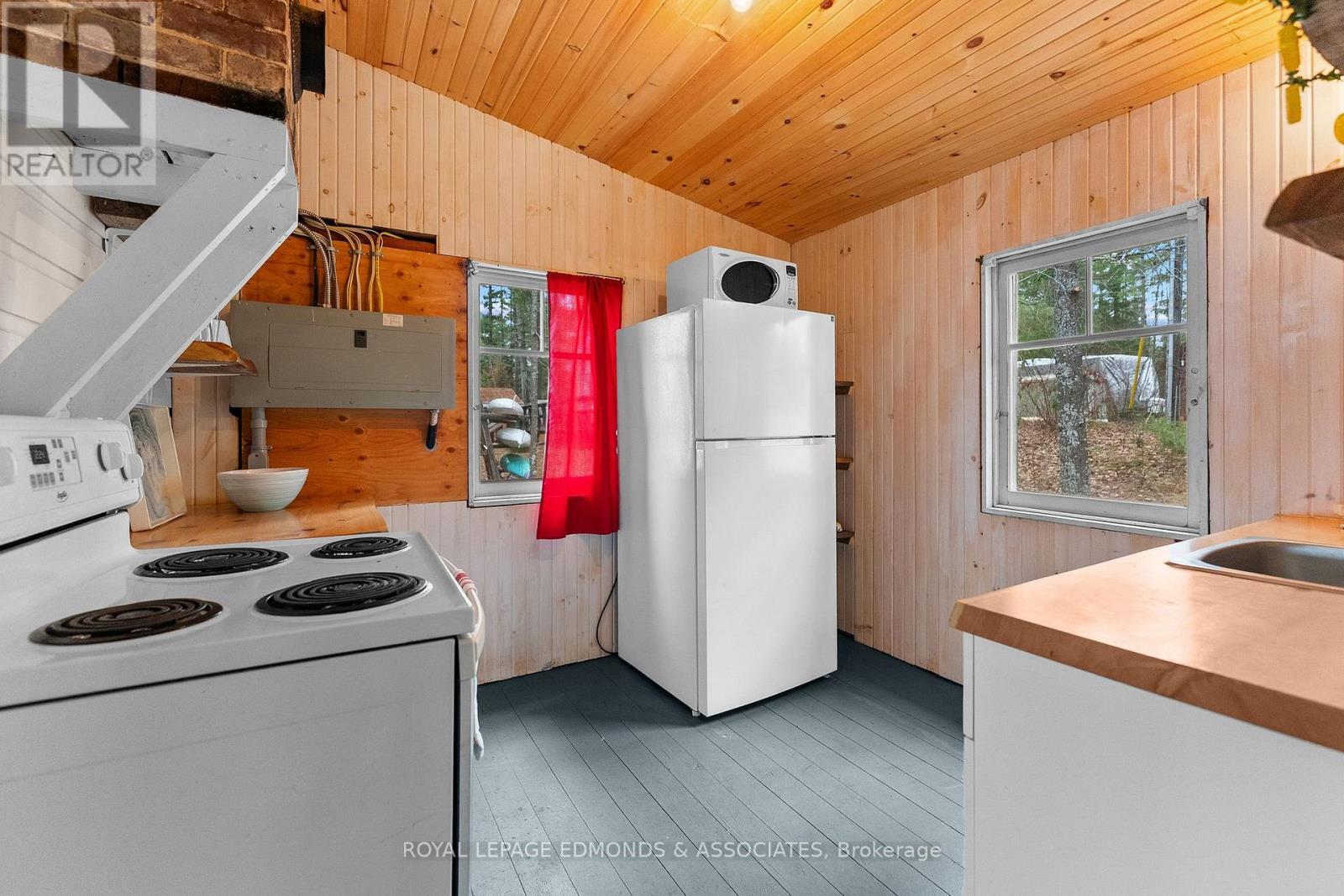 












3696 ROUND LAKE ROAD

,
Killaloe, Hagarty and Richards,




Ontario
K0J2A0

