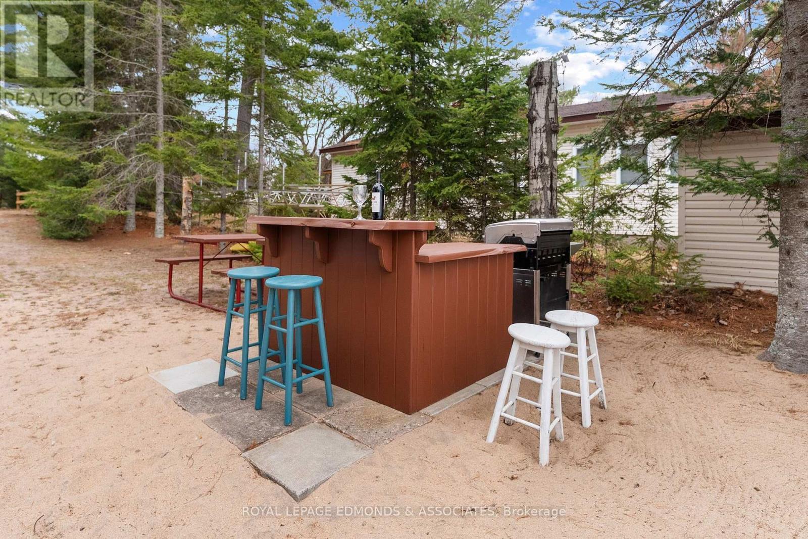 












3696 ROUND LAKE ROAD

,
Killaloe, Hagarty and Richards,




Ontario
K0J2A0

