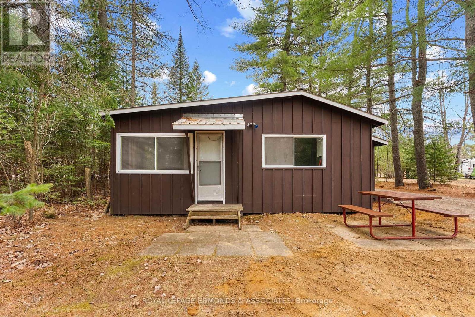 












3696 ROUND LAKE ROAD

,
Killaloe, Hagarty and Richards,




Ontario
K0J2A0

