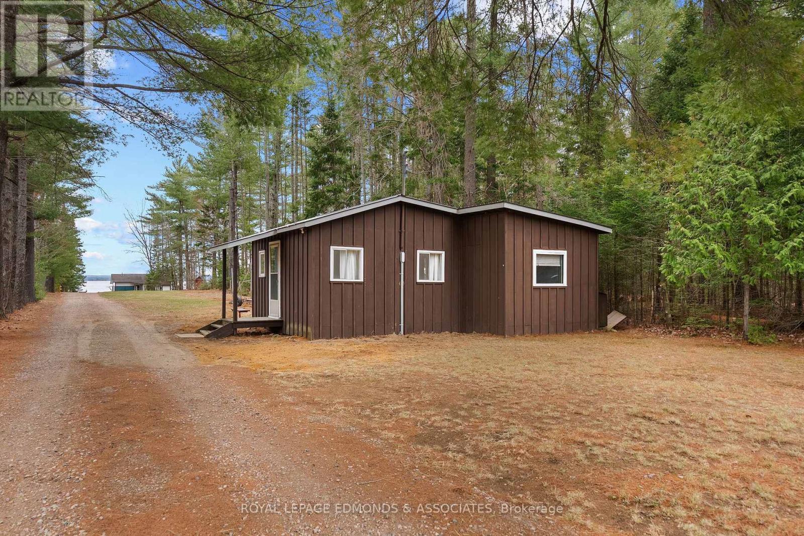 












3696 ROUND LAKE ROAD

,
Killaloe, Hagarty and Richards,




Ontario
K0J2A0

