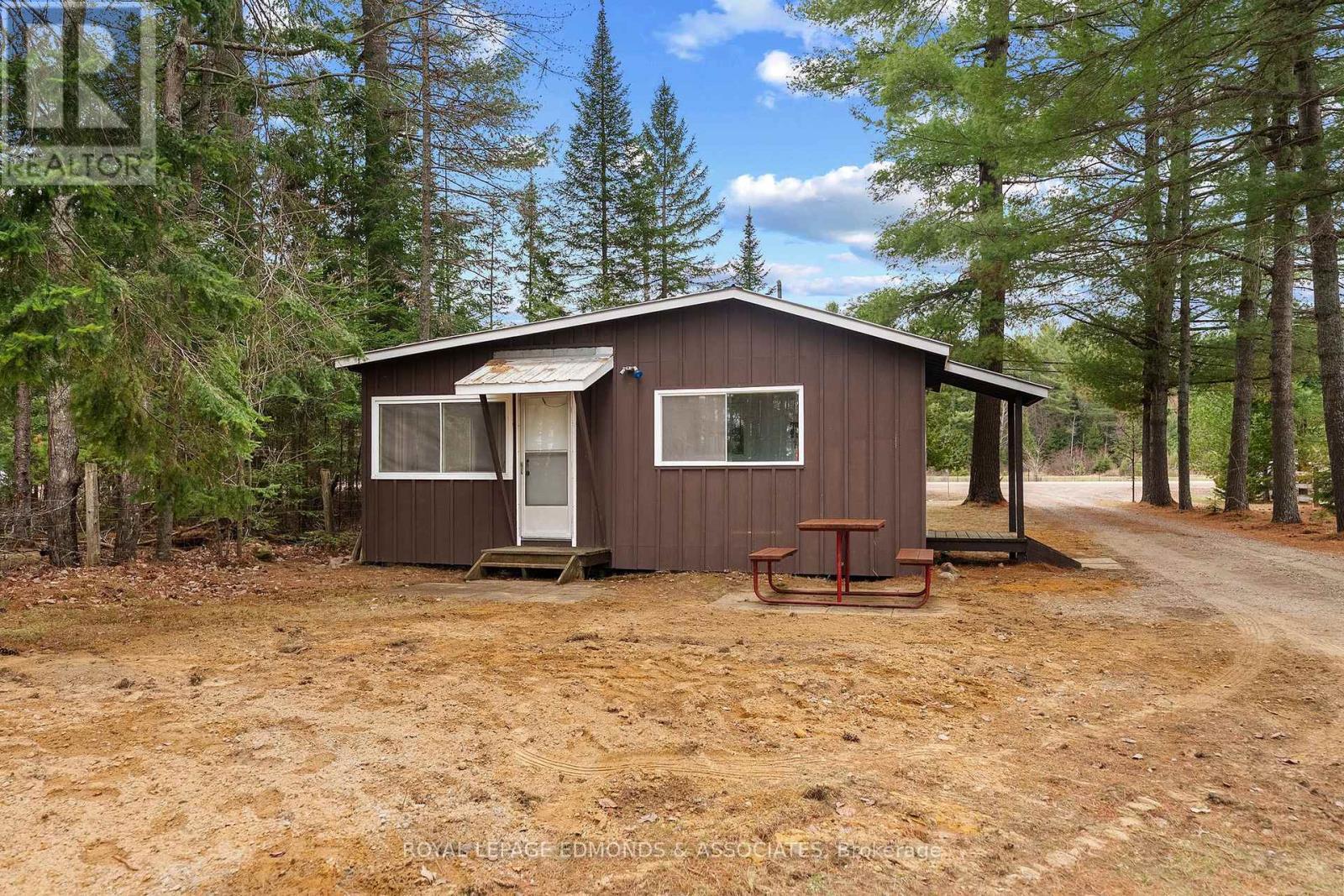 












3696 ROUND LAKE ROAD

,
Killaloe, Hagarty and Richards,




Ontario
K0J2A0

