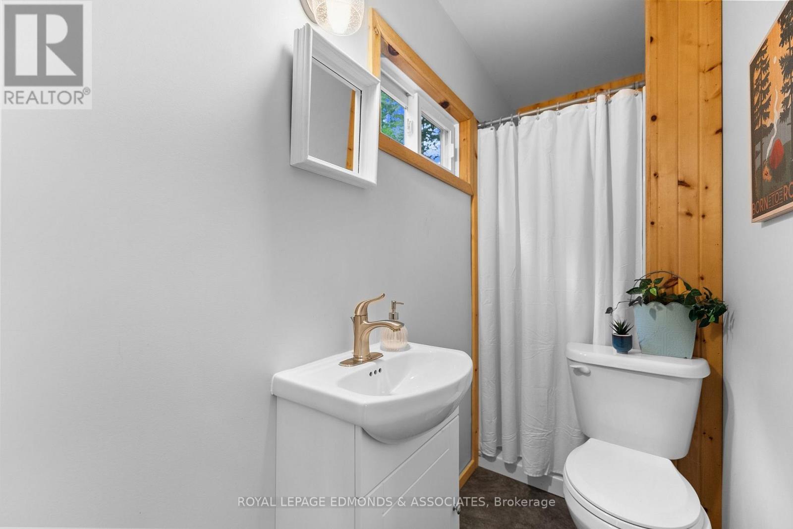 












3696 ROUND LAKE ROAD

,
Killaloe, Hagarty and Richards,




Ontario
K0J2A0

