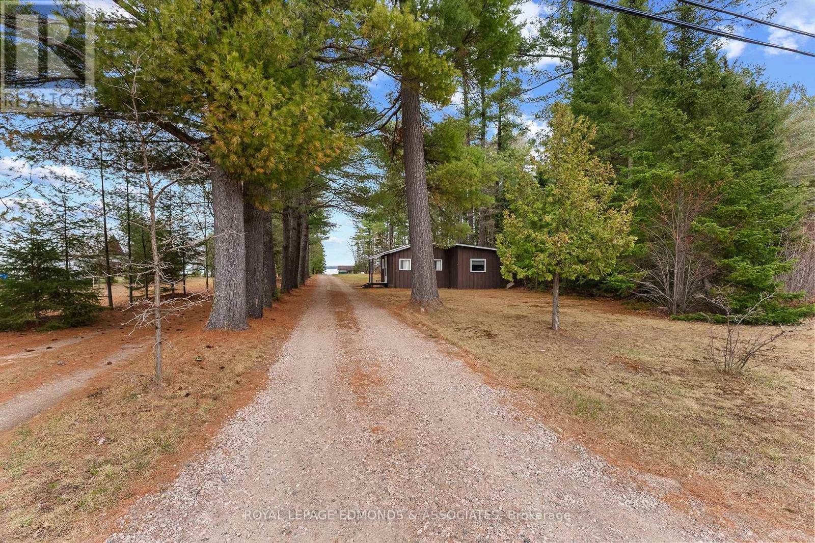 












3696 ROUND LAKE ROAD

,
Killaloe, Hagarty and Richards,




Ontario
K0J2A0

