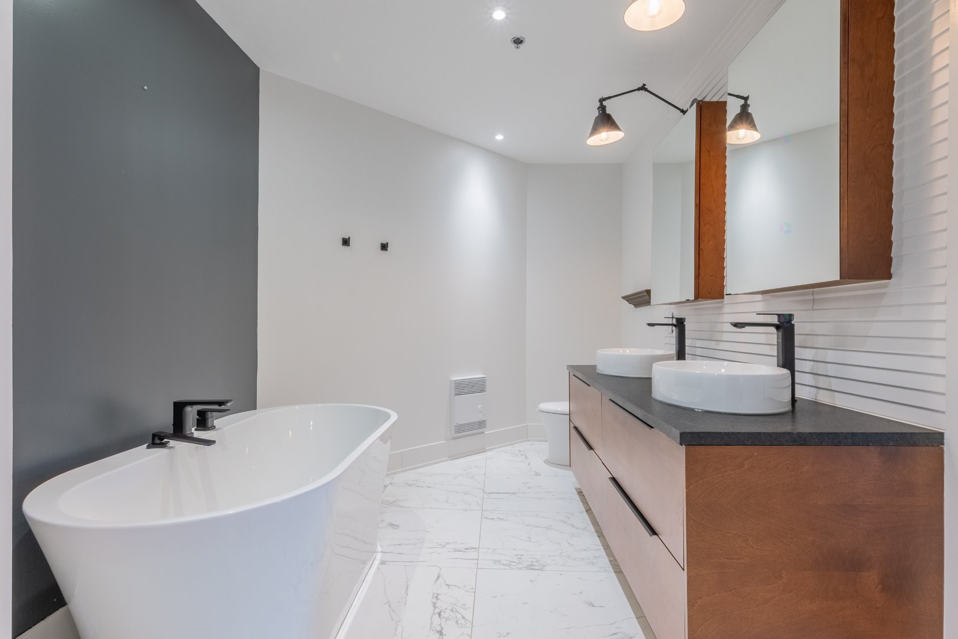 









303


Boul. Clairevue E.

, 2102,
Saint-Bruno-de-Montarville,




QC
J3V0B2

