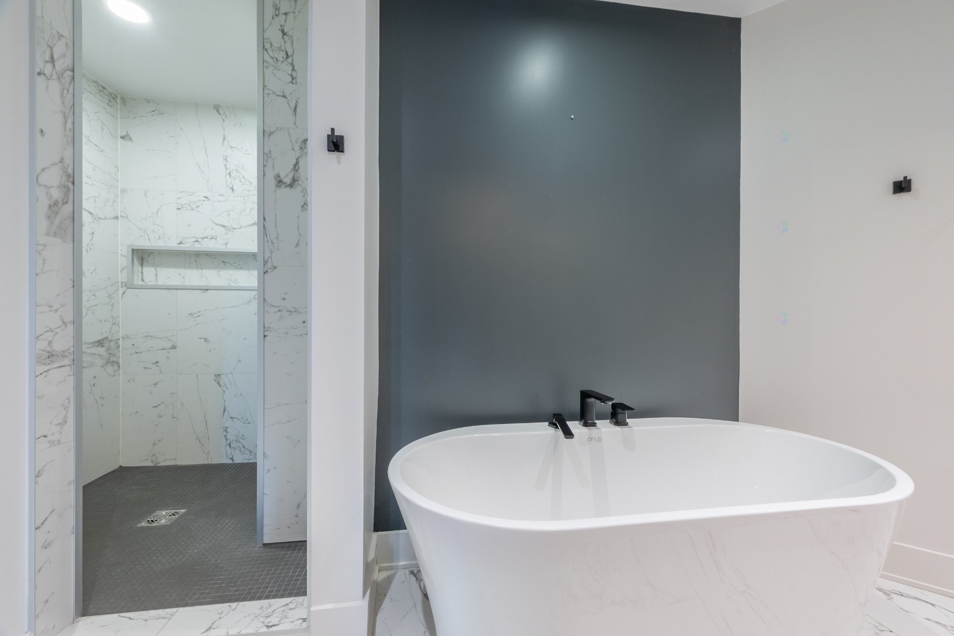 









303


Boul. Clairevue E.

, 2102,
Saint-Bruno-de-Montarville,




QC
J3V0B2

