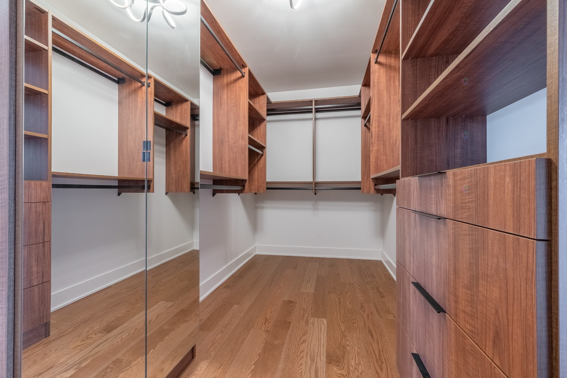 









303


Boul. Clairevue E.

, 2102,
Saint-Bruno-de-Montarville,




QC
J3V0B2

