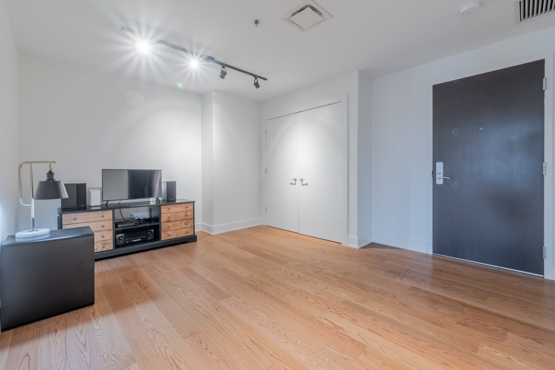 









303


Boul. Clairevue E.

, 2102,
Saint-Bruno-de-Montarville,




QC
J3V0B2

