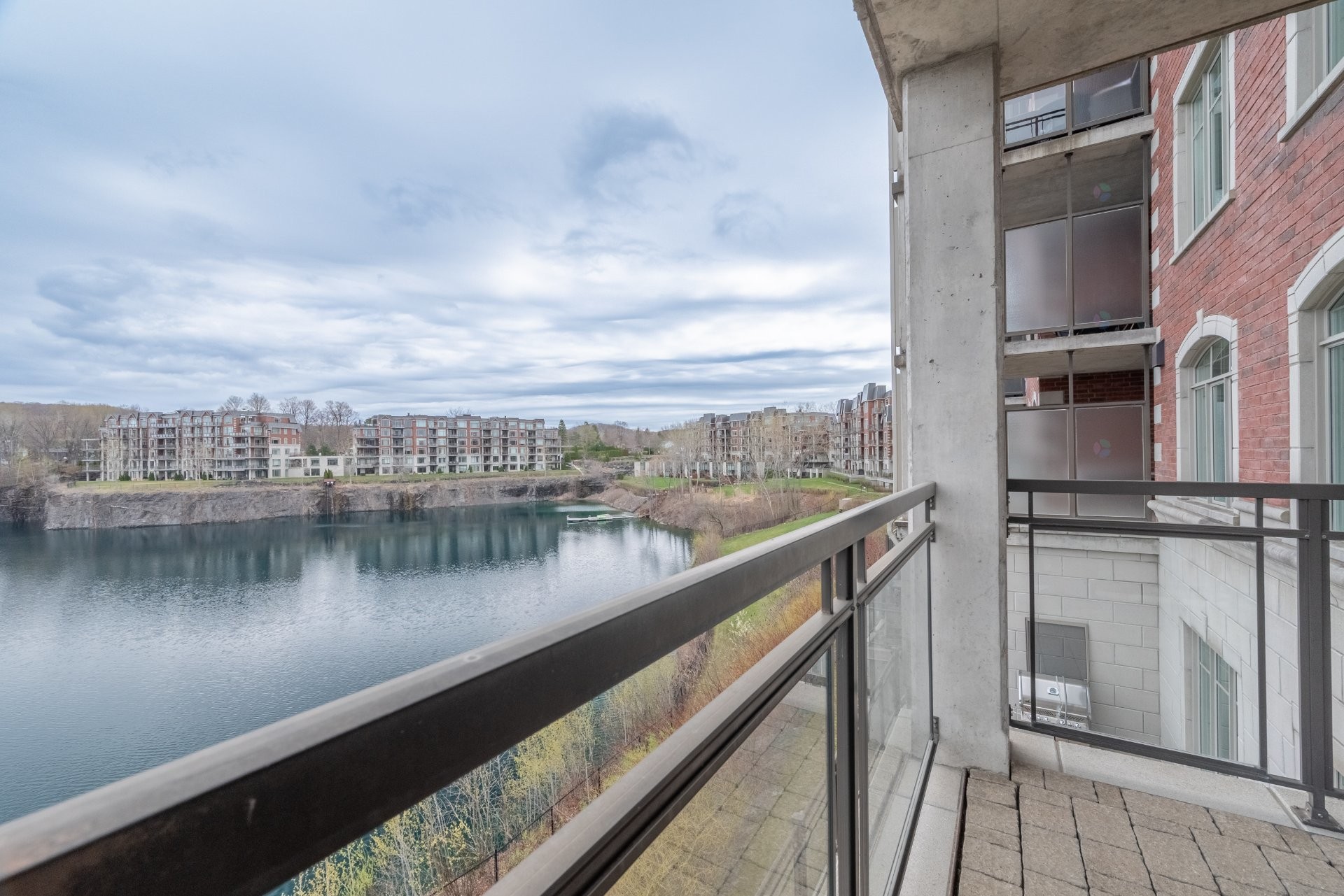 









303


Boul. Clairevue E.

, 2102,
Saint-Bruno-de-Montarville,




QC
J3V0B2

