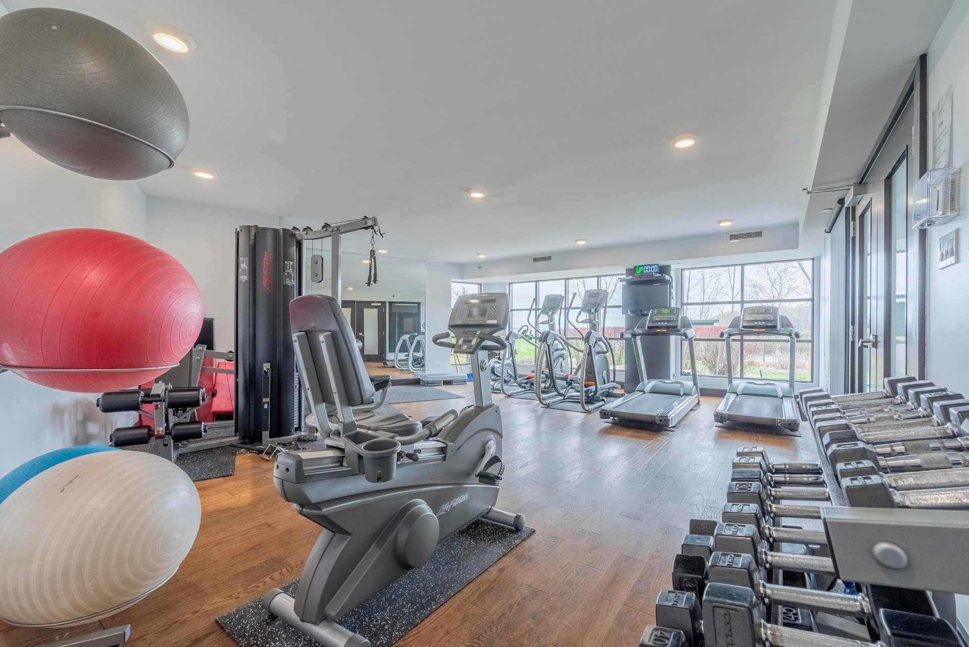 









303


Boul. Clairevue E.

, 2102,
Saint-Bruno-de-Montarville,




QC
J3V0B2

