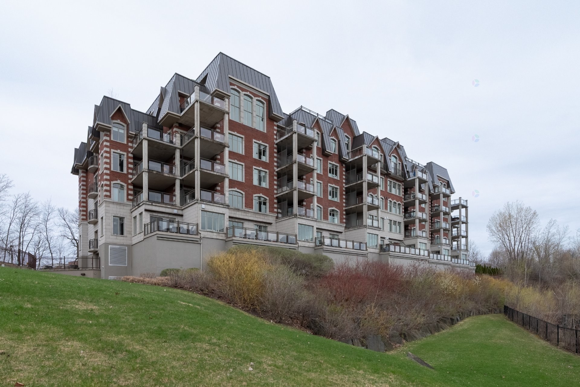 









303


Boul. Clairevue E.

, 2102,
Saint-Bruno-de-Montarville,




QC
J3V0B2

