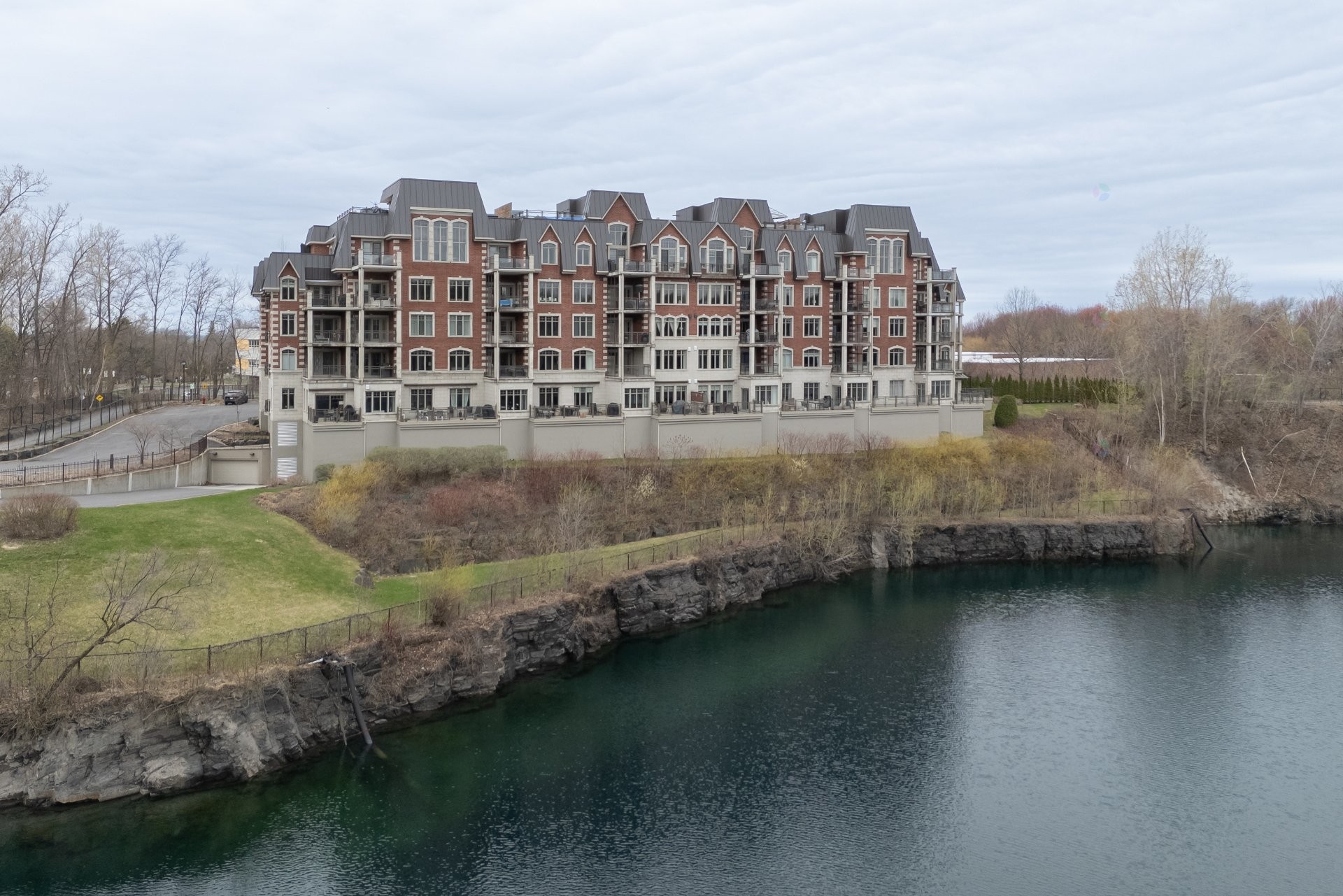 









303


Boul. Clairevue E.

, 2102,
Saint-Bruno-de-Montarville,




QC
J3V0B2

