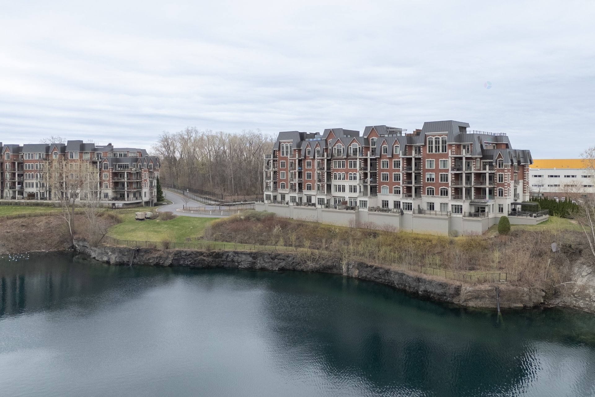 









303


Boul. Clairevue E.

, 2102,
Saint-Bruno-de-Montarville,




QC
J3V0B2


