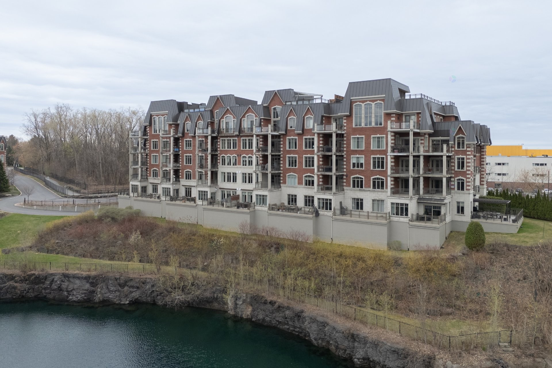 









303


Boul. Clairevue E.

, 2102,
Saint-Bruno-de-Montarville,




QC
J3V0B2

