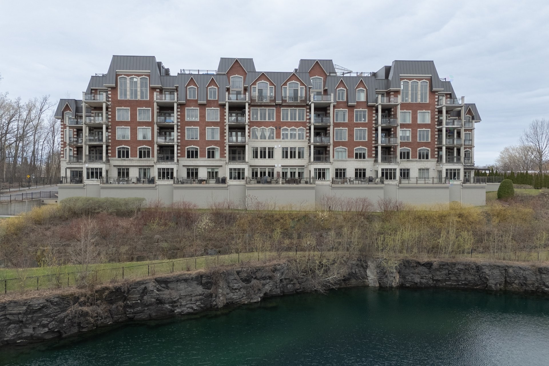 









303


Boul. Clairevue E.

, 2102,
Saint-Bruno-de-Montarville,




QC
J3V0B2

