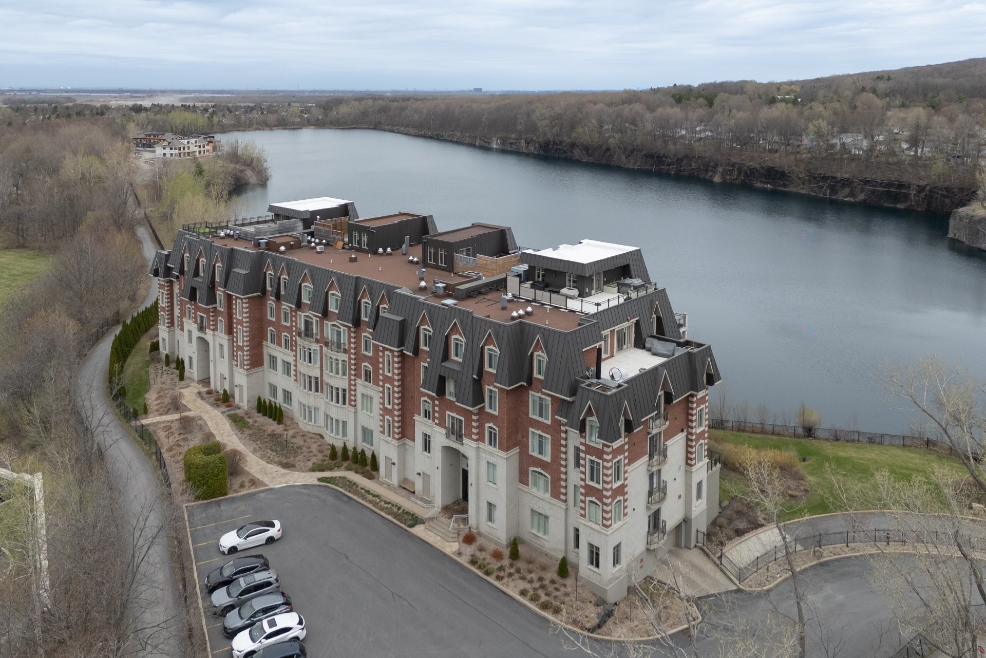 









303


Boul. Clairevue E.

, 2102,
Saint-Bruno-de-Montarville,




QC
J3V0B2

