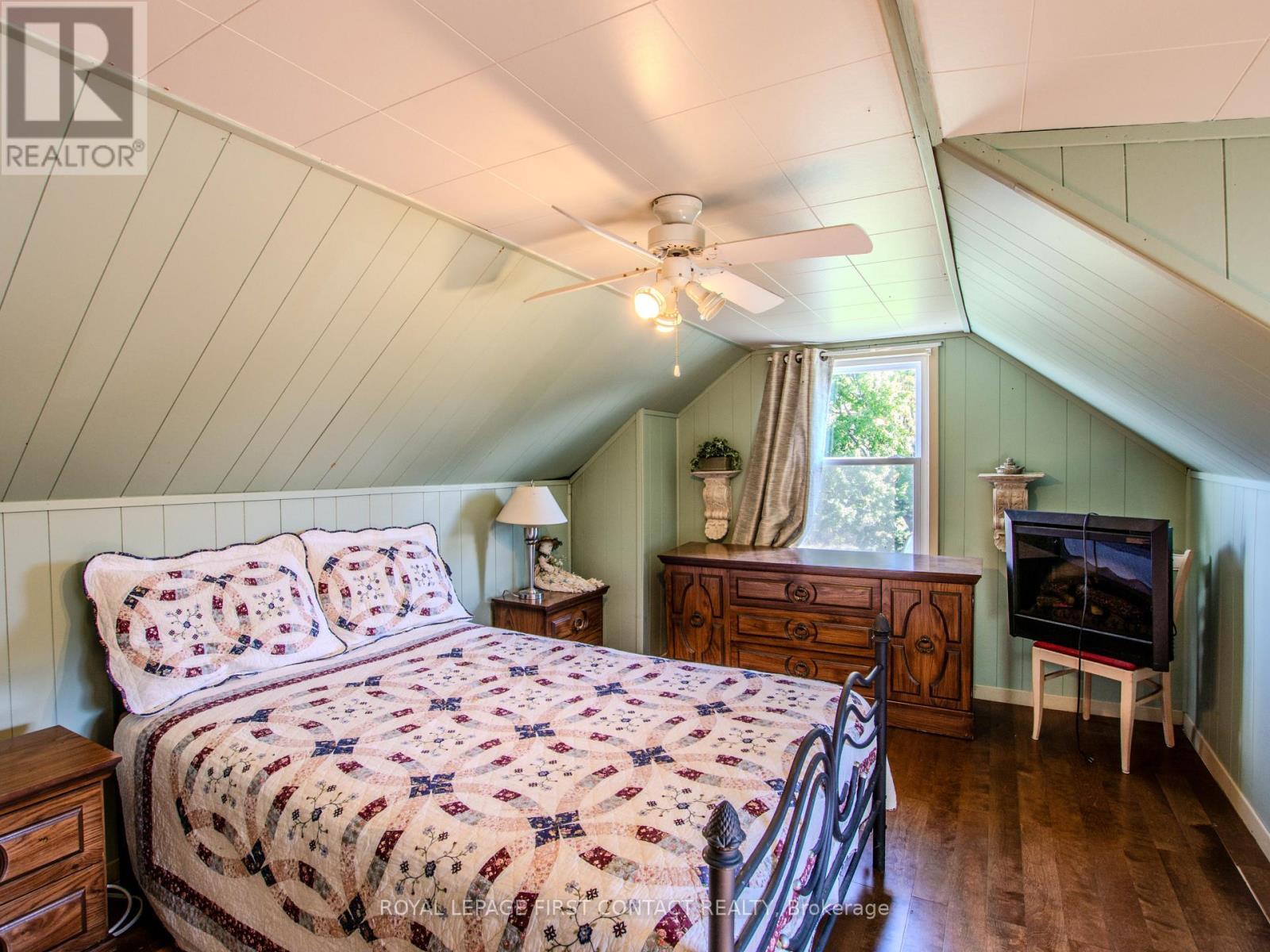 












2041 FLOS 4 ROAD W

,
Springwater,




Ontario
L0L2K0

