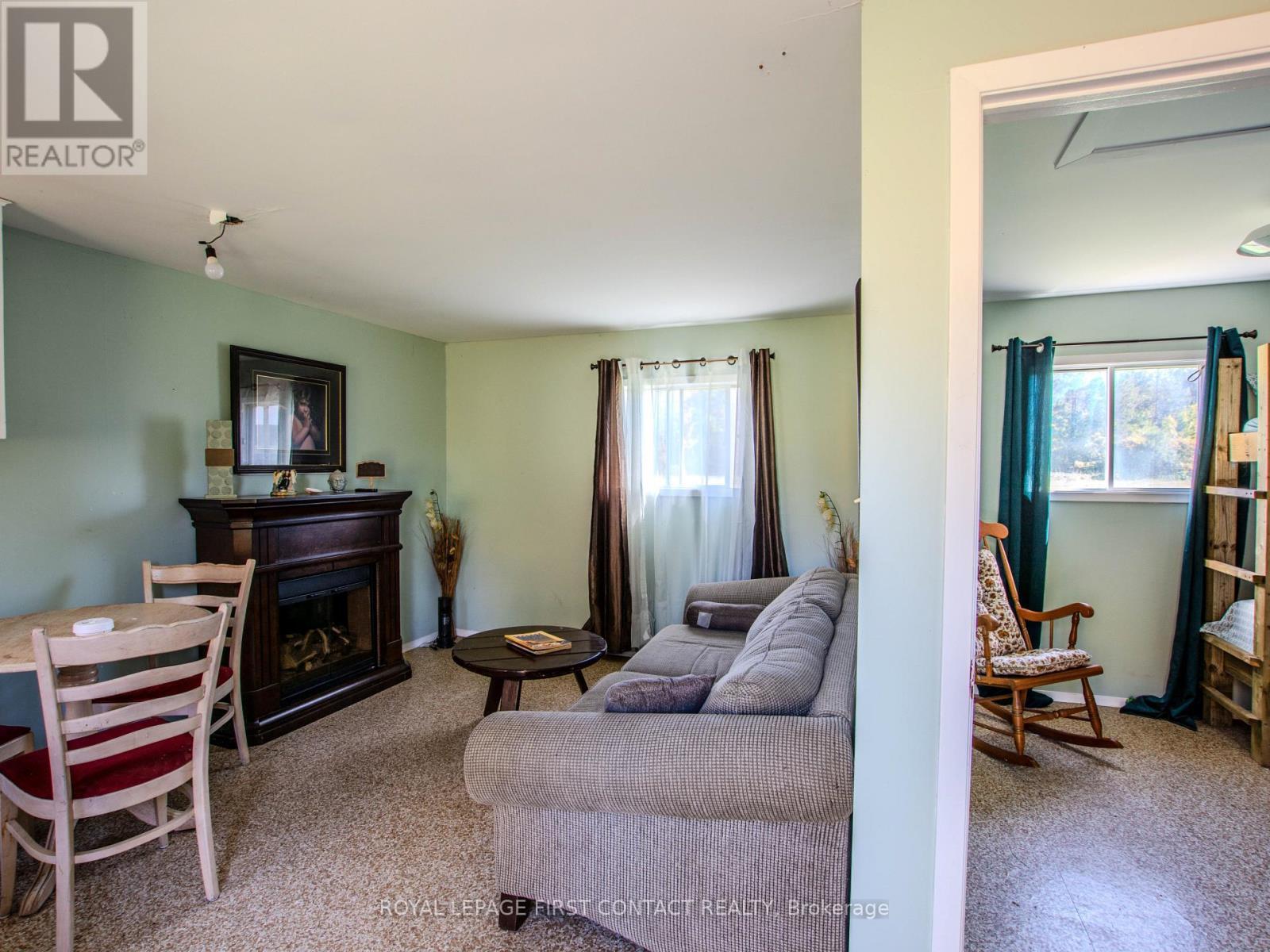 












2041 FLOS 4 ROAD W

,
Springwater,




Ontario
L0L2K0

