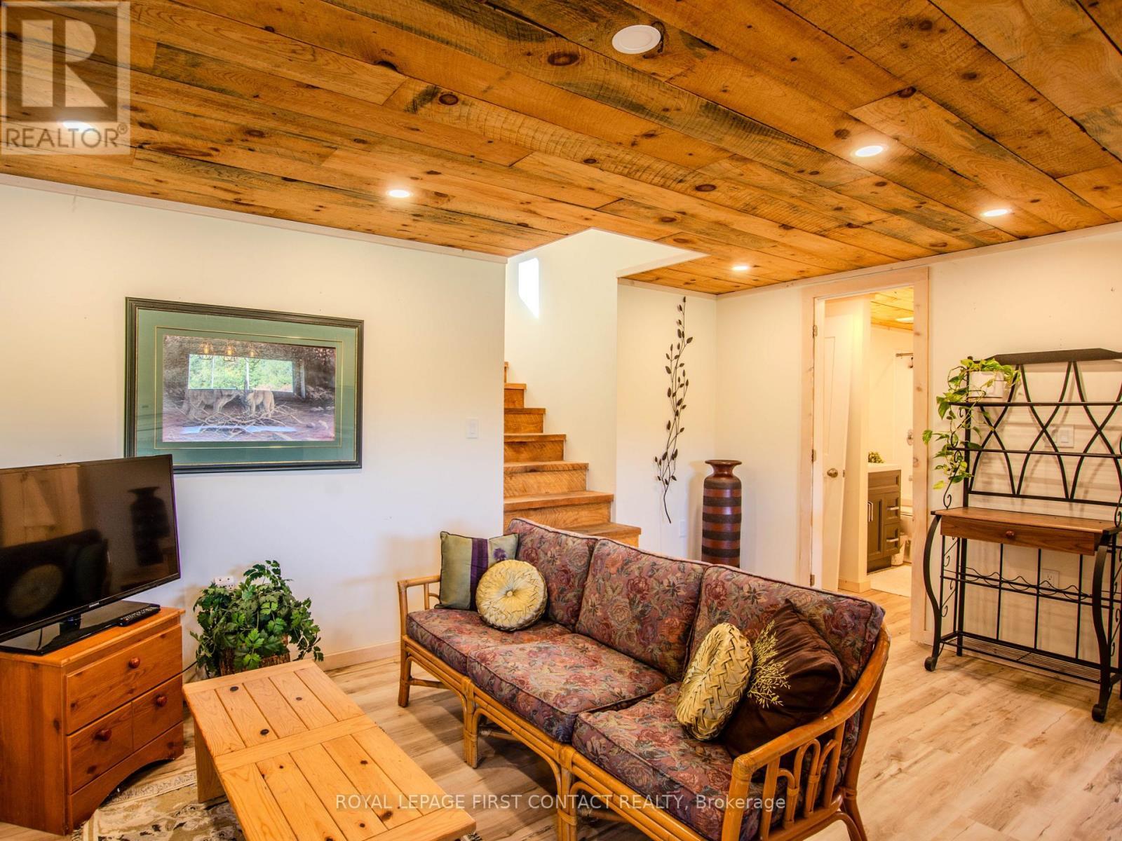 












2041 FLOS 4 ROAD W

,
Springwater,




Ontario
L0L2K0

