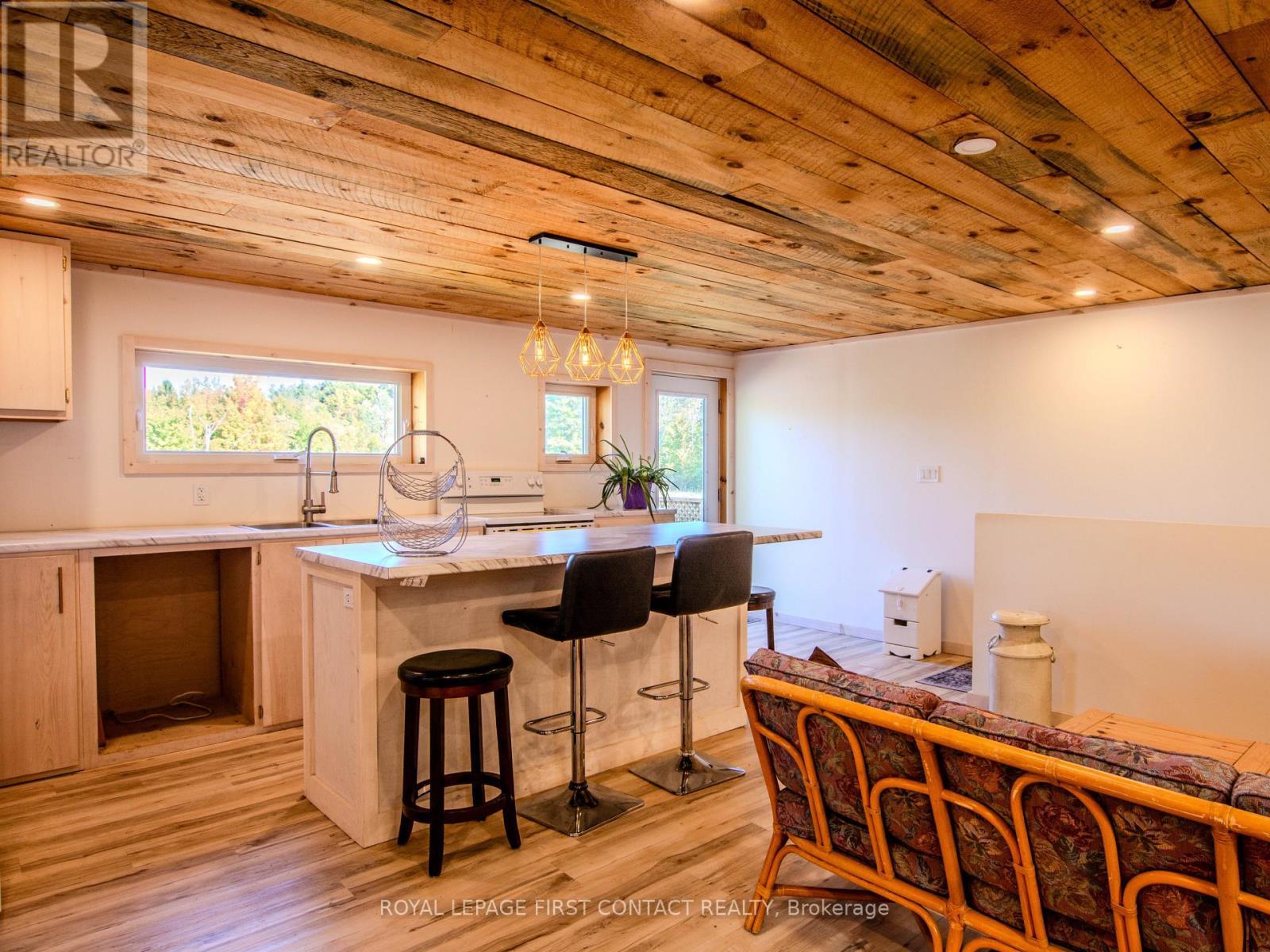 












2041 FLOS 4 ROAD W

,
Springwater,




Ontario
L0L2K0

