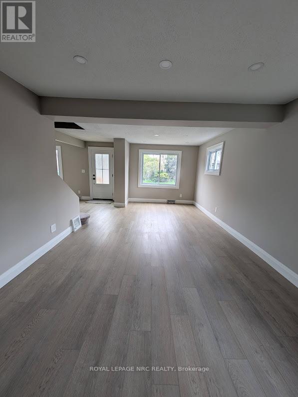 












6486 CULP STREET

,
Niagara Falls (Dorchester),




Ontario
L2G2C1

