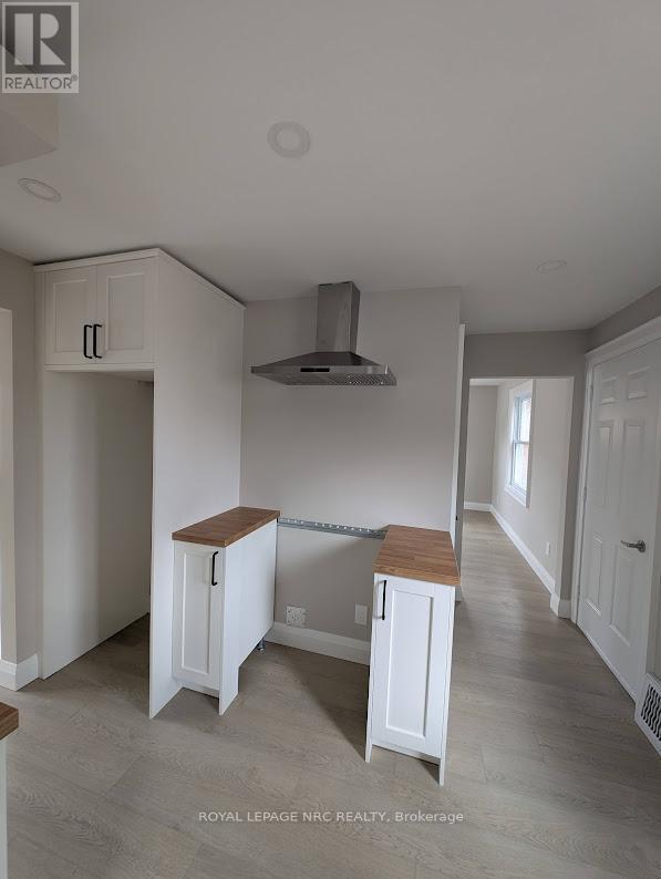 












6486 CULP STREET

,
Niagara Falls (Dorchester),




Ontario
L2G2C1

