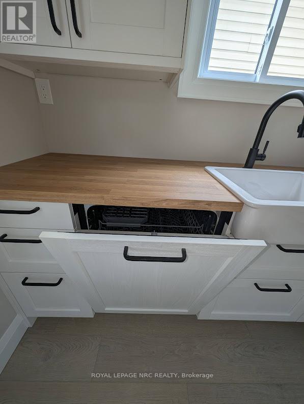 












6486 CULP STREET

,
Niagara Falls (Dorchester),




Ontario
L2G2C1

