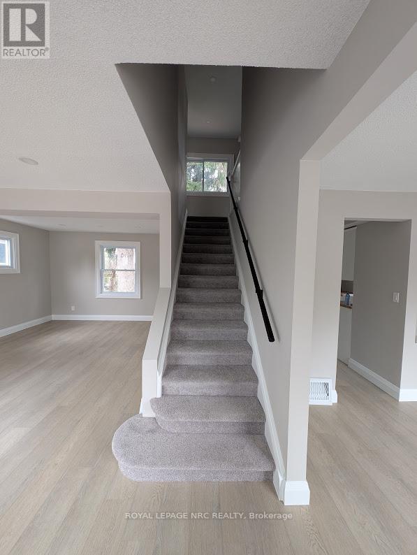 












6486 CULP STREET

,
Niagara Falls (Dorchester),




Ontario
L2G2C1

