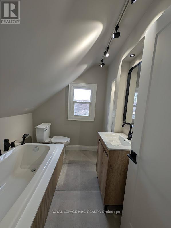 












6486 CULP STREET

,
Niagara Falls (Dorchester),




Ontario
L2G2C1

