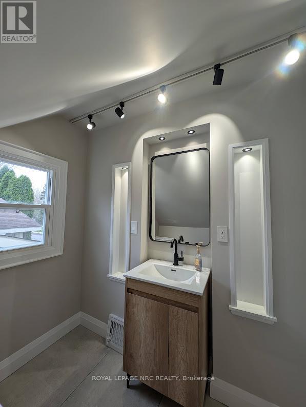 












6486 CULP STREET

,
Niagara Falls (Dorchester),




Ontario
L2G2C1

