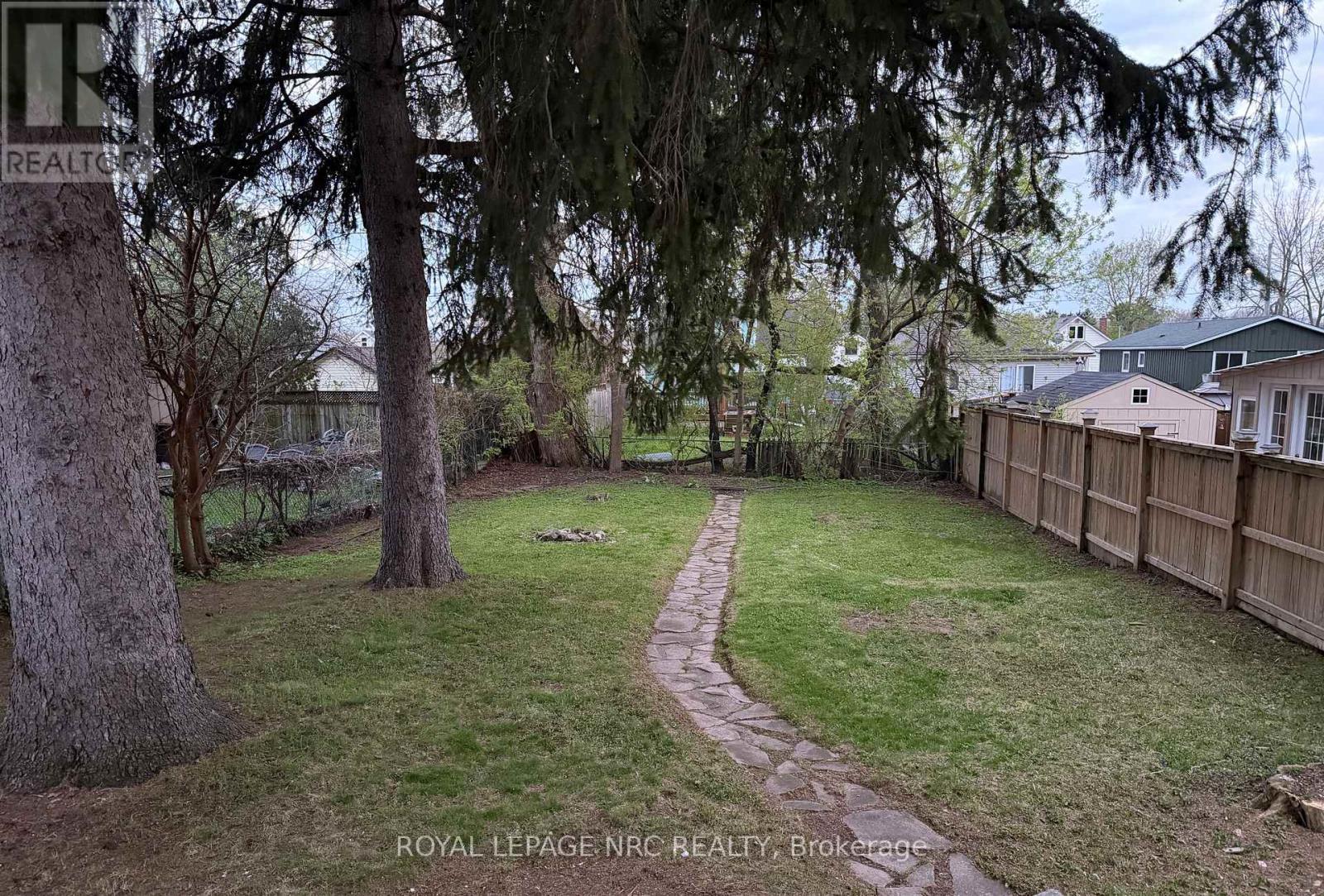 












6486 CULP STREET

,
Niagara Falls (Dorchester),




Ontario
L2G2C1

