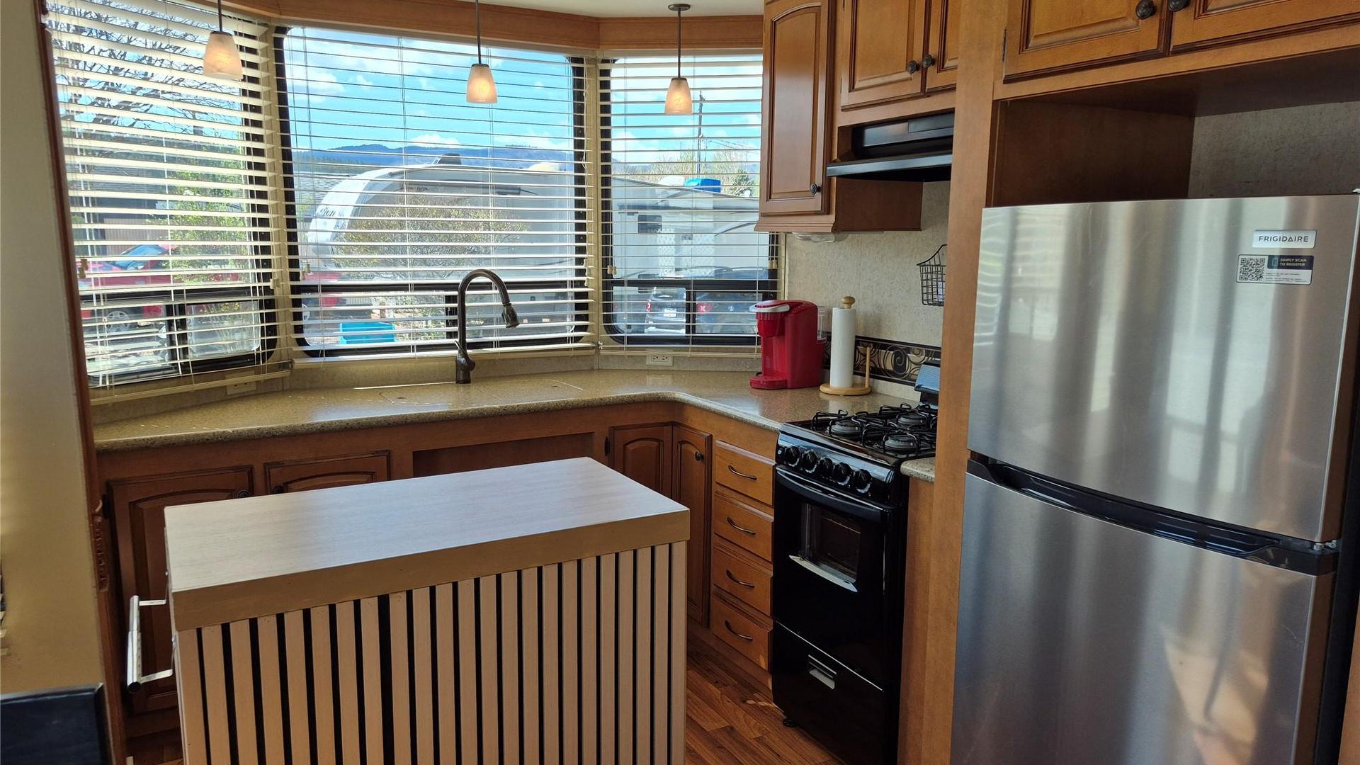 









415


Commonwealth

Road, 278,
Kelowna,




BC
V4V 1P4

