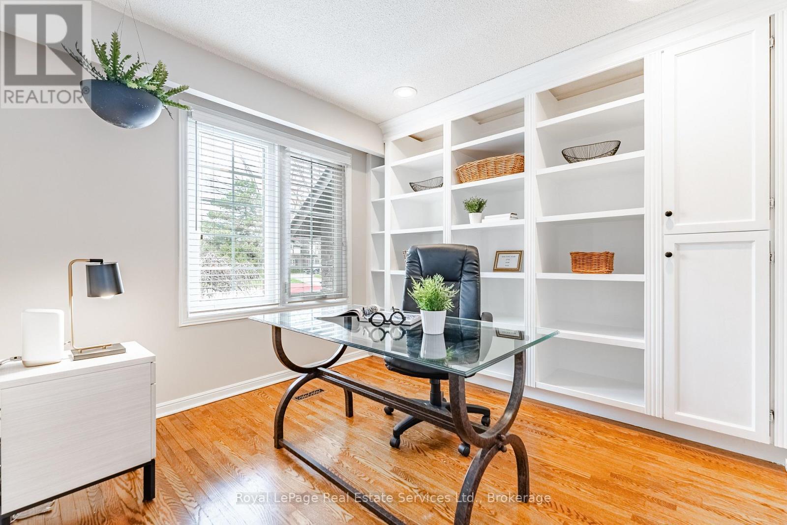












2082 MISSISSAUGA ROAD

,
Mississauga (Sheridan),




Ontario
L5H2K6

